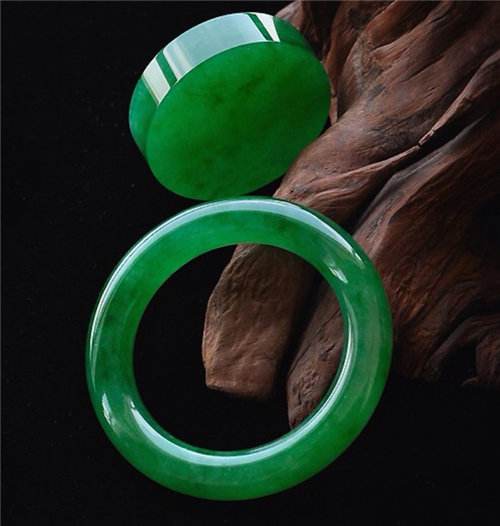 帝王绿的翡翠手镯为什么这么贵